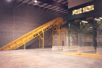 Steel Belt Conveyor feeding a Sorting Platform