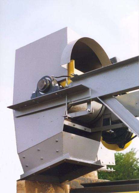 Trough Belt Head Section with Hooded Discharge Chute